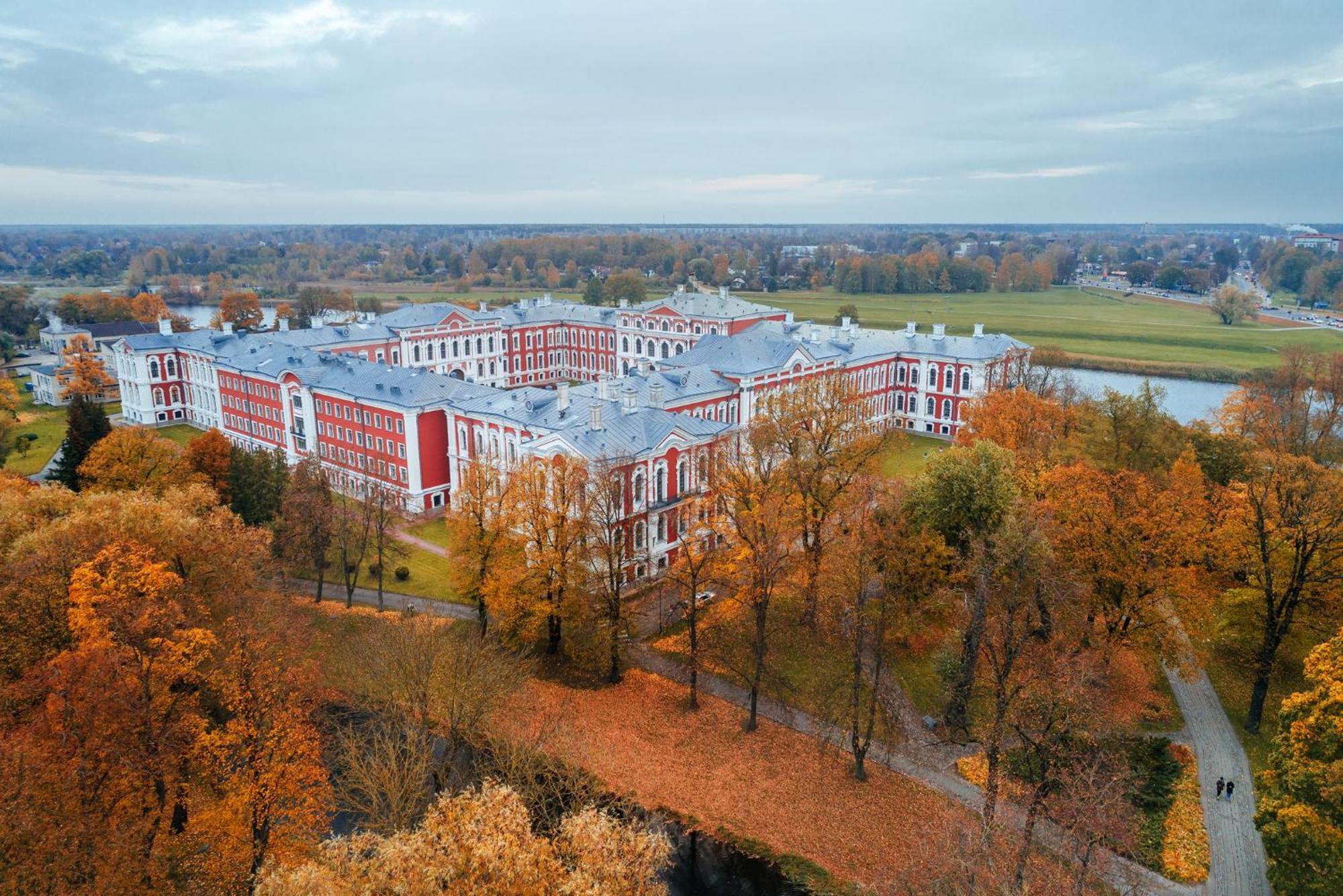 Hotel Єлгава Екстер'єр фото